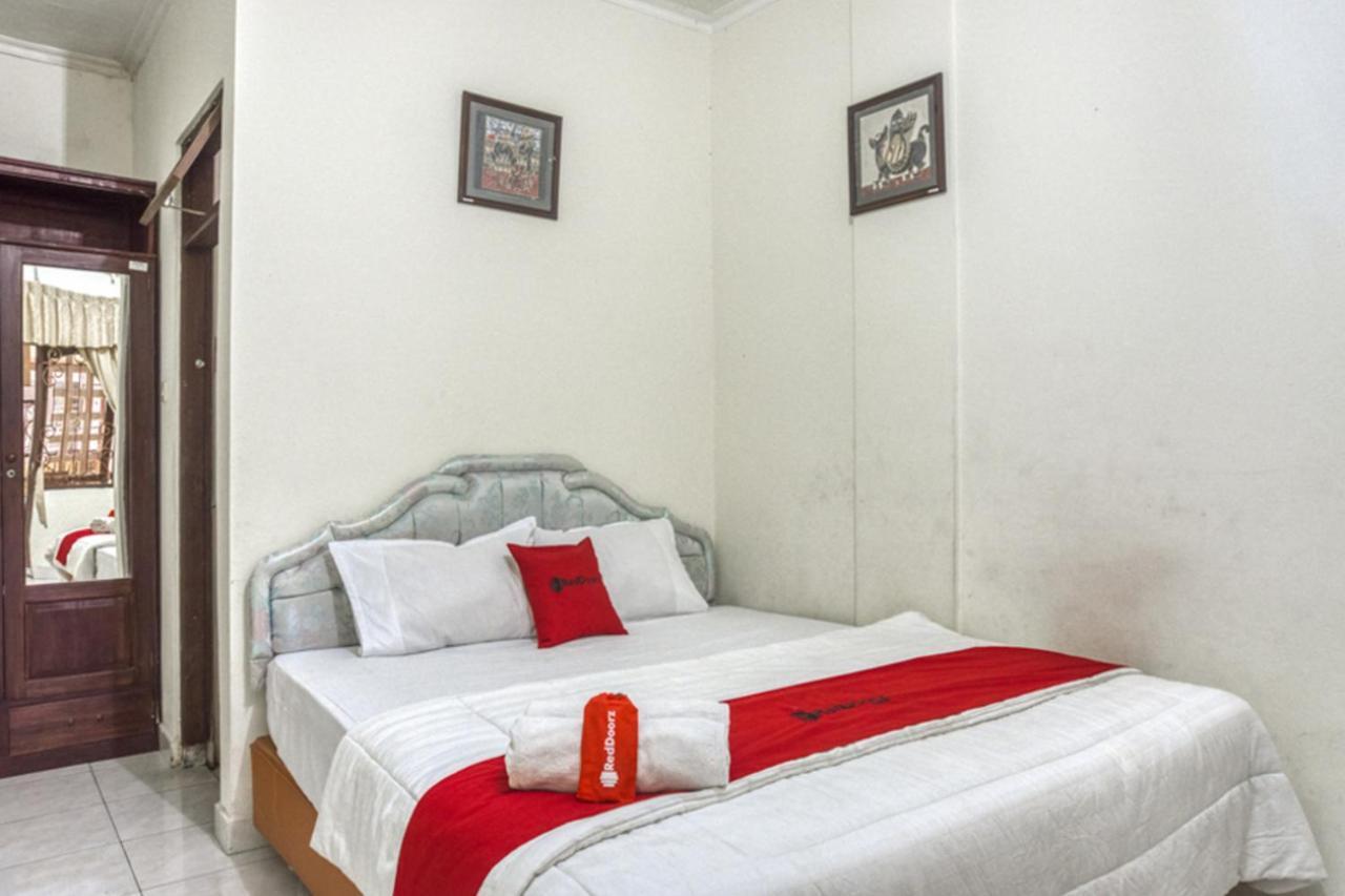 Reddoorz Syariah @ Raya Tajem Maguwo Hotel Kalasan Ngoại thất bức ảnh