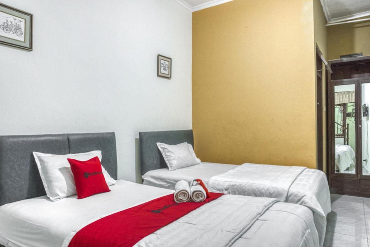 Reddoorz Syariah @ Raya Tajem Maguwo Hotel Kalasan Ngoại thất bức ảnh