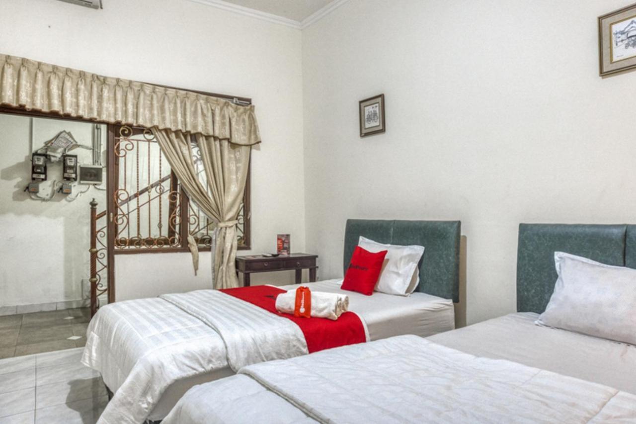Reddoorz Syariah @ Raya Tajem Maguwo Hotel Kalasan Ngoại thất bức ảnh