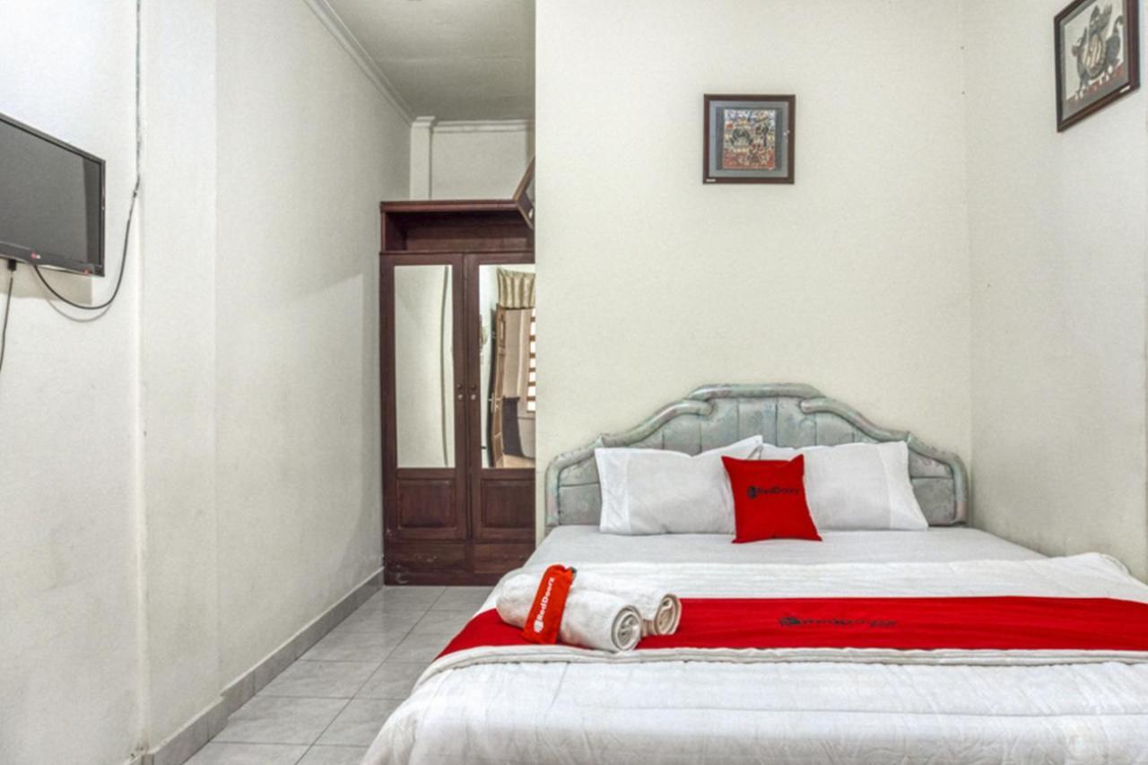 Reddoorz Syariah @ Raya Tajem Maguwo Hotel Kalasan Ngoại thất bức ảnh